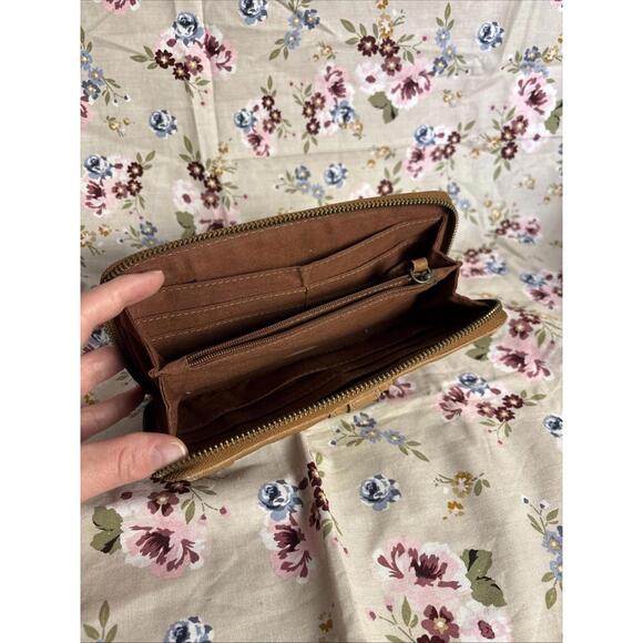 Tan Fossil Wallet - Picture 5 of 11
